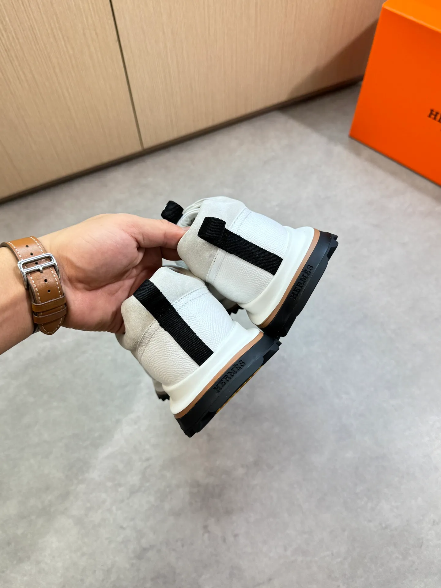 Men's shoes 💰740 [HERMES] Hermès - High-end quality original single casual sports shoes - Upper: 🔝 Nappa calfskin, palm-print cowhide, suede sheepskin leather, tongue. Heel. Brand logo webbing - Lining: brand canvas, foot pad; water-dyed cowhide - Outsole: ultra-light T men's shoes 💰U foam rubber; two-color molded outsole -Ultra-high quality control·Fine workmanship: highlighted (high-end·nobility·grade) -Size: 39-44 (38, 45, can be customized)·0118